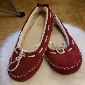 LL Bean Size 6 Maroon Slippers
